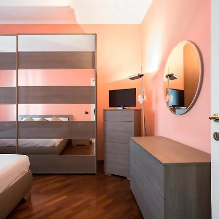 Apartment A Poche Fermate Dal Centro - Design